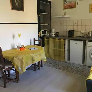 https://au-bonheur-de-lili.fr-provencehotel.com